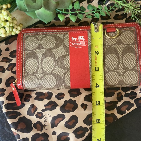 Women’s Coach Heritage Stripe long zip wallet. - Picture 7 of 7
